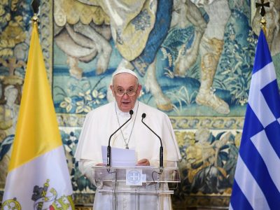 Desde la cuna de la democracia, el papa Francisco dijo que hay un retroceso y lanzó una advertencia