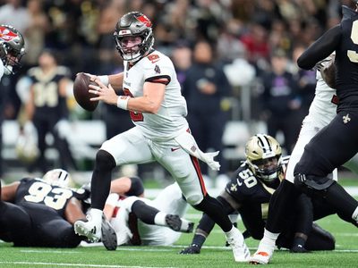 Mayfield lanza cuatro pases de TD en la victoria de los Buccaneers 51-27 sobre los Saints