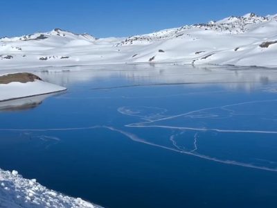 La Laguna del Maule congelada emite un extraño sonido glaciar