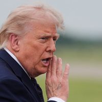 Situación con Irán está "al 50%" entre un acuerdo y nuevos bombardeos de EU: Trump