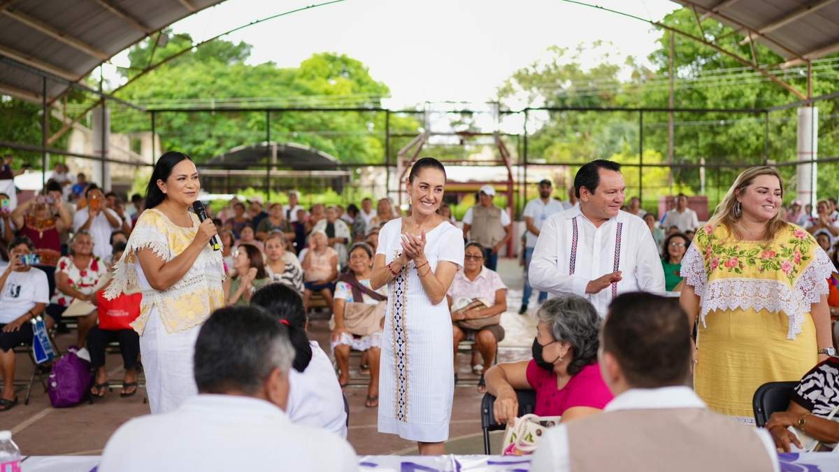 Visita de la presidenta Claudia Sheinbaum al módulo de registro al Programa Pensión Mujeres Bienestar, en Conkal, Yucatán
