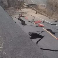 Colapsa un tramo de la autopista Siglo XXI en Michoacán