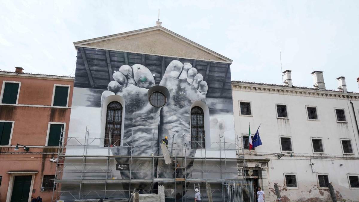 La obra del artista italiano Maurizio Cattelan