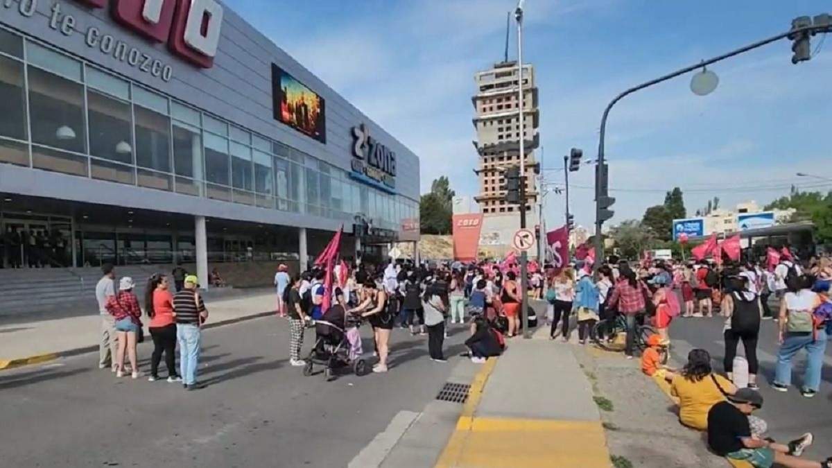 Somos Barrios de Pie protestó frente a COTO. Fuente Facebook