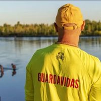 Miles de personas se movilizaron en los balnearios y la ciudad desplegó un operativo con más de 160 guardavidas