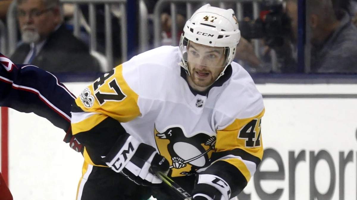 Un hombre sale bajo fianza tras la investigación de la muerte del jugador de hockey Adam Johnson