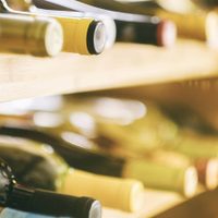 ¿Cómo guardar el vino en casa para que no se arruine?