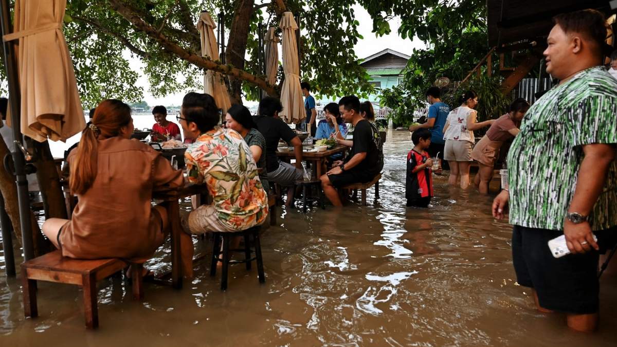El restaurante Chaopraya Antique Café, en Bangkok, Tailandia.