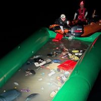 Hallan los cuerpos de tres hermanas muertas en bote migrante