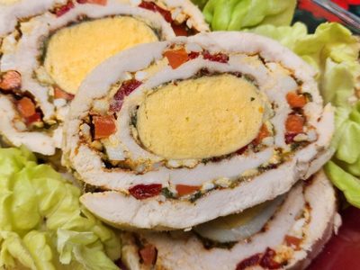 Arrollado de pollo frío, la receta rendidora y elegante que no puede faltar en tu mesa navideña
