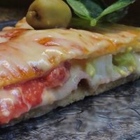 Pizza rellena: salvá el almuerzo con esta original versión de un clásico que aman todos los argentinos
