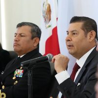 Gobernador de Puebla inaugura sección en sus conferencias para exhibir “fake news”