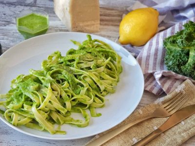 Los elegidos de Nicole Neumann: fideos de kale con pesto de palta, con 3 ingredientes, la original receta que es furor