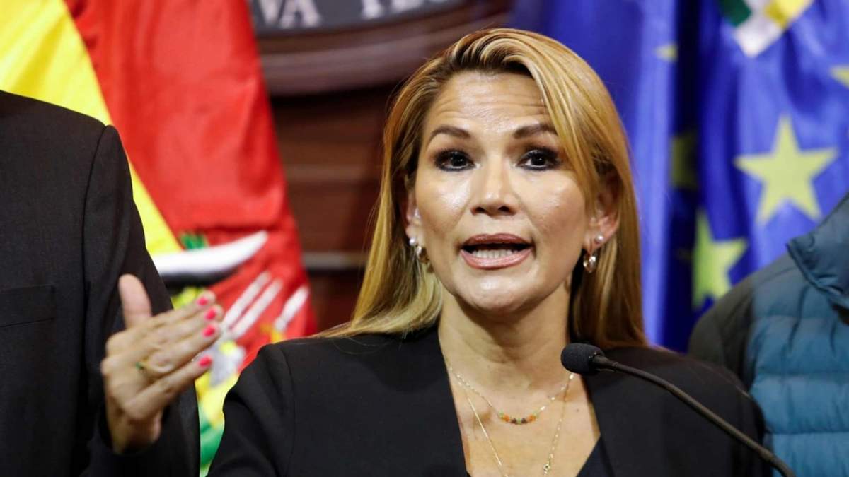 Jeanine Áñez, presidente autoproclamada de Bolivia. Fuente: (Twitter)