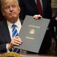 Trump quitará fondos federales a ciudades que den refugio a indocumentados