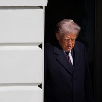 Trump dice que el ataque contra Irán busca la eliminación total de la Revolución Islámica