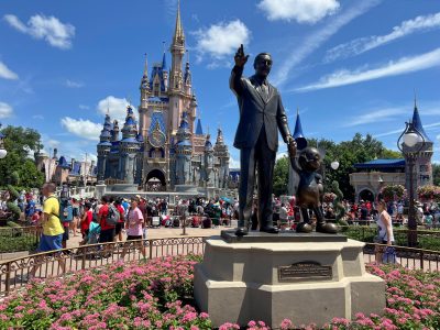 El juicio entre Disney y el gobierno de Florida en el que está metido el rey de Inglaterra
