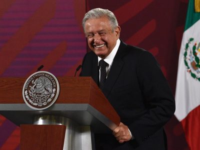 AMLO aconseja al bloque opositor definir a su candidato presidencial y enlista opciones