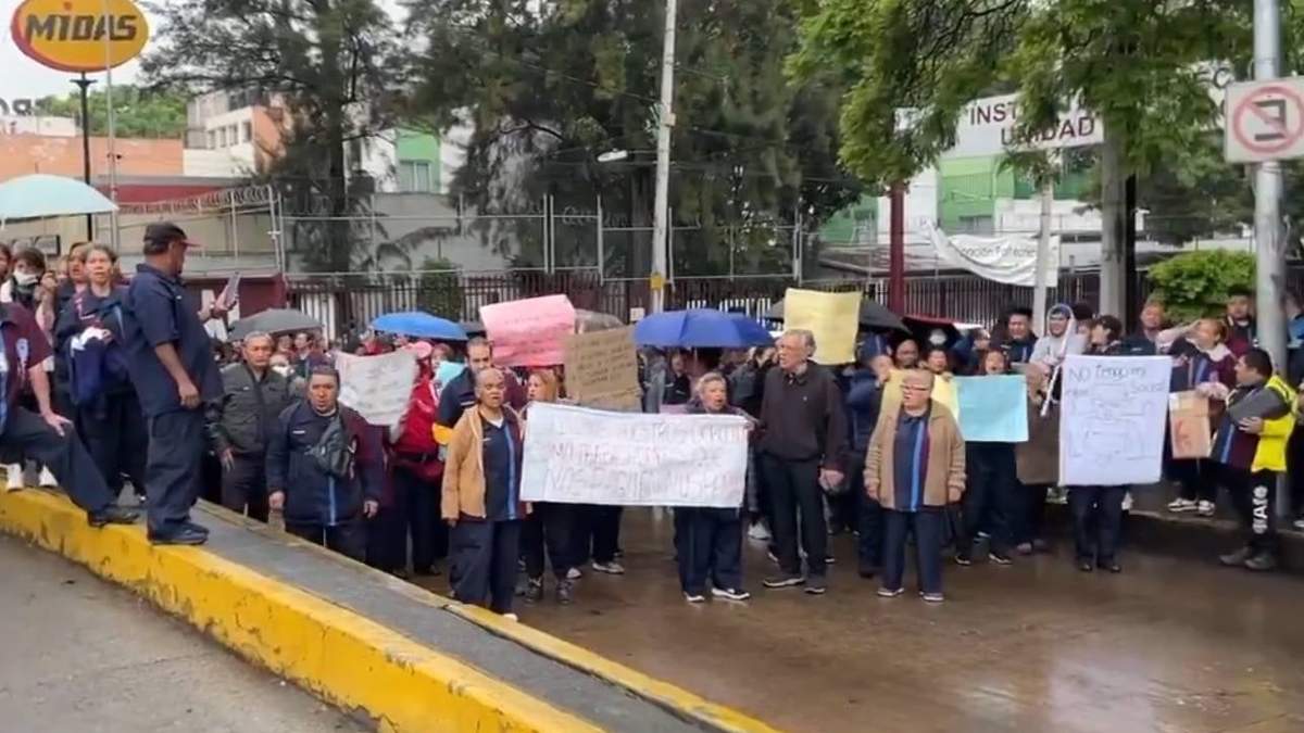 El martes pasado, empleados de limpieza de la empresa Gott Und Glück protestaron en el IPN por falta de pago