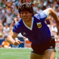 Precio millonario y récord: se subastó la camiseta de Diego Maradona