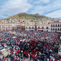 Maestros en Zacatecas realizan paro indefinido de labores para demandar el pago de prestaciones