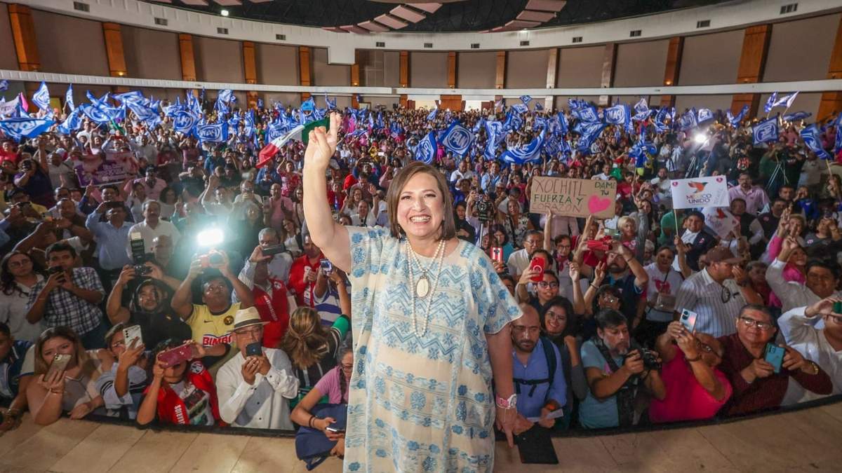 La precandidata en su campaña en Veracruz