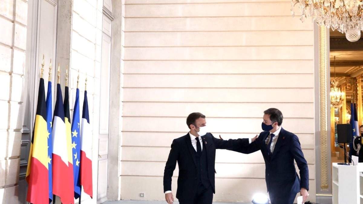 El presidente francés, Emmanuel Macron (izquierda)
