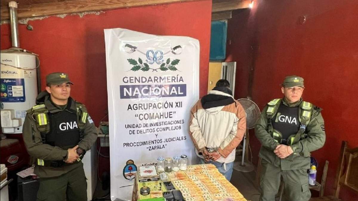 Elementos incautados durante el allanamiento y el sujeto demorado. Fuente: (Gendarmería Nacional)