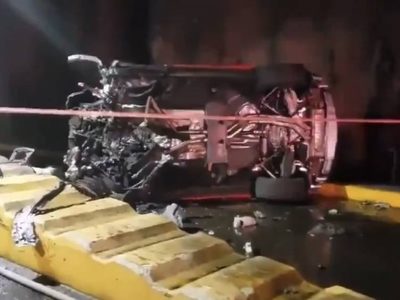 Un Lamborghini se impacta en Guadalajara y termina carbonizado