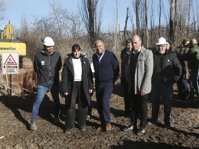 Figueroa recorrió una obra cloacal e inauguró una ampliación de red de gas natural en Centenario