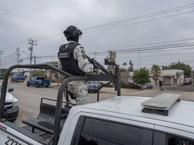 Atacan cuatro instalaciones de la Fiscalía en Baja California; lanzan molotov contra vehículos