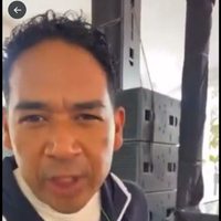 Alcalde de Tepeaca insulta a público y prensa durante transmisión en vivo