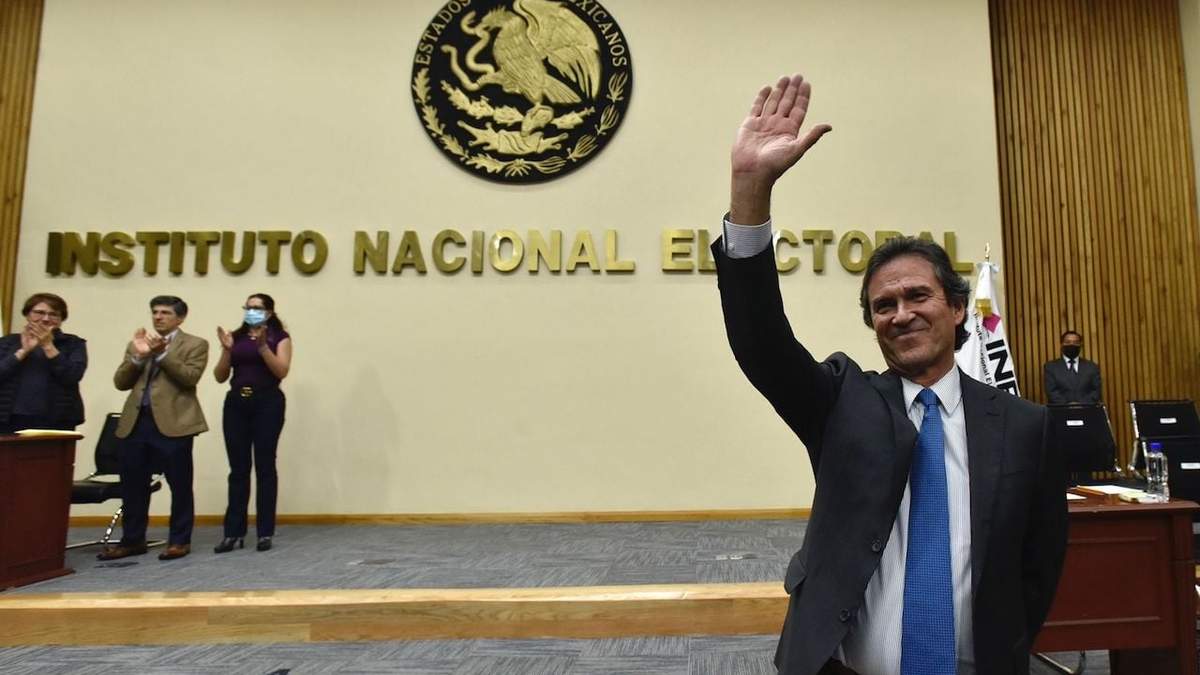 Edmundo Jacobo reasumió su cargo este lunes 14