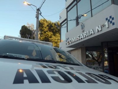 Quiso impedir que su novio guarde en su garage una moto robada y terminó herida
