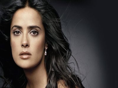 ¡No son siliconas!: Salma Hayek reveló la verdad tras el revuelo que armó