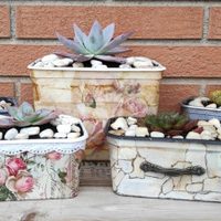 Con un trapo y esos envases y potes que ibas a tirar, creá esta maceta de diseño chic más linda que las compradas