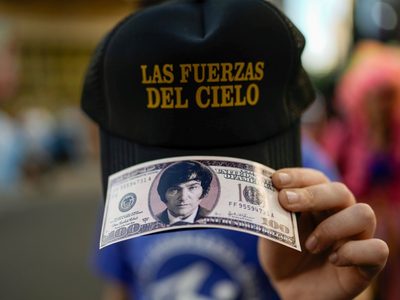 El ultraderechista Javier Milei gana las elecciones presidenciales argentinas por amplio margen