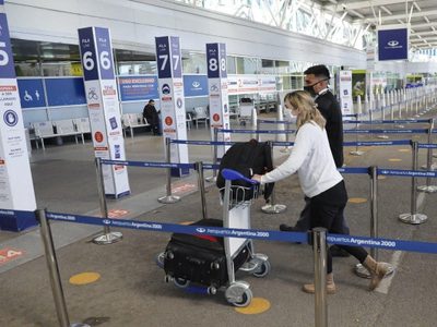 Reapertura de fronteras: llegaron al país más de 200 vuelos internacionales