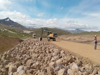 La obra de asfalto sobre la Ruta 23 avanzó casi hasta la mitad