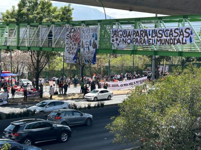 Bloquean Periférico Sur con "mega reta" de futbol contra “Mundial del despojo”