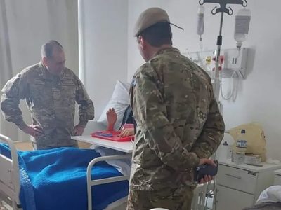 El jefe del ejército visitó Neuquén para acompañar a las familias de los soldados accidentados