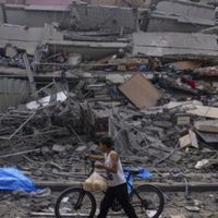 Estados Unidos enviará portaaviones para ayudar a Israel