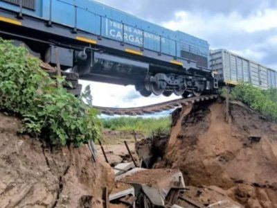 Salta: se rompió un puente y un tren quedó colgado en un precipicio