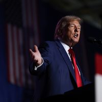 Columnista que acusó a Trump de haberla agredido sexualmente es interrogada en juicio de NY