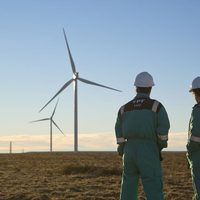 De cara a su centenario, YPF repasó su historia y destacó las energías renovables