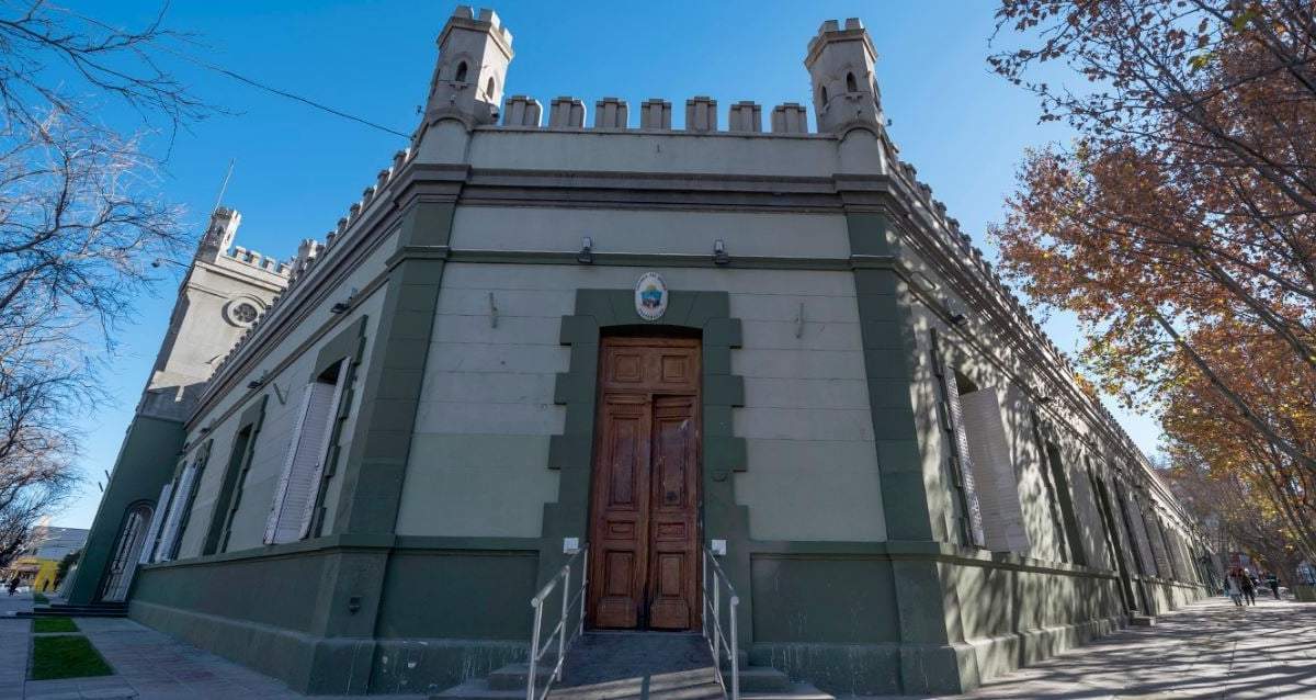 El presupuesto que elaboró el Gobierno prevé ingresos por 5,8 billones de pesos y gastos por 4,4 billones. Fuente: (Gobierno de Neuquén)