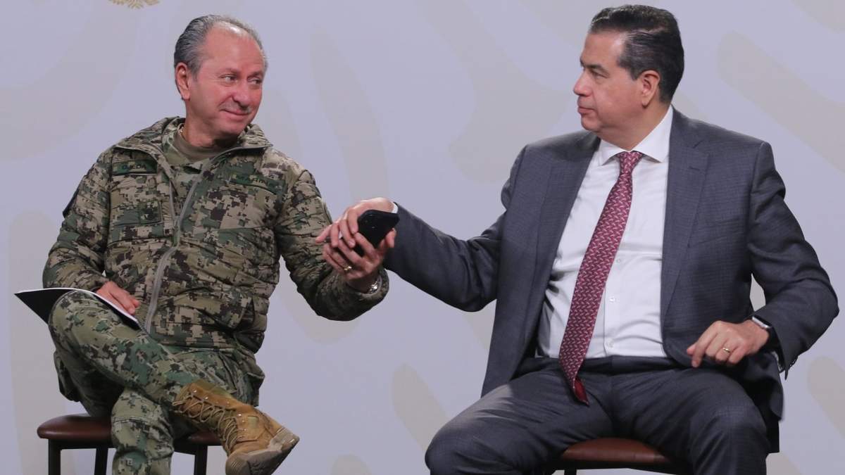 Rafael Ojeda Durán y Ricardo Mejía Berdeja en la conferencia mañanera