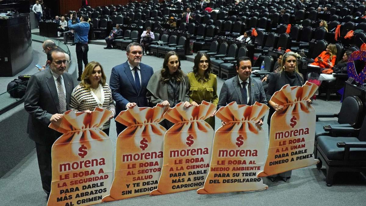 Protesta de diputados de oposición