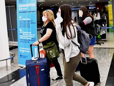 Nuevas restricciones: Argentina suspende vuelos al exterior y exigirá cuarentena
