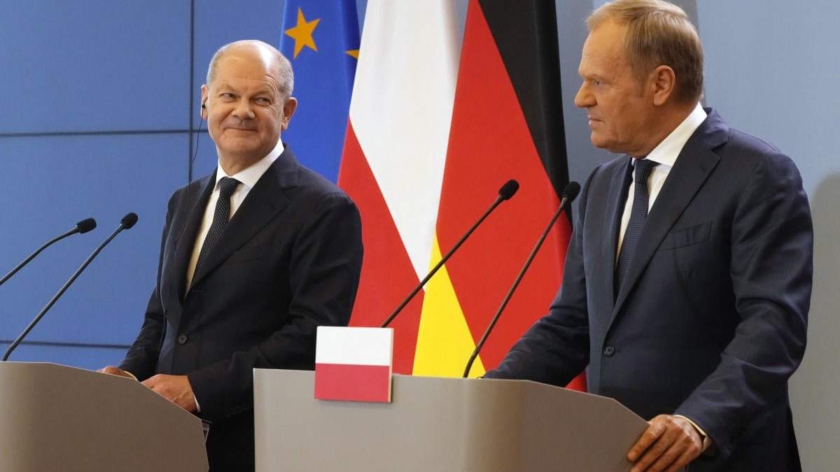 El canciller alemán Olaf Scholz (i) con el primer ministro polaco Donald Tusk en conferencia de prensa en Varsovia